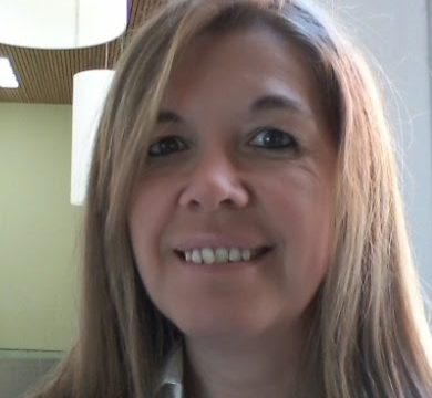 Ana_biblioteca